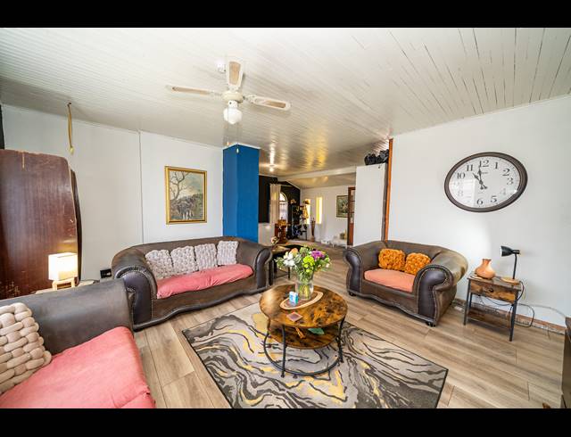 3 BEDROOM FREESTANDING FOR SALE IN MINNEBRON